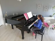 Özge Helvacıoğlu Sanat Akademisi