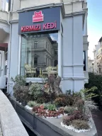 Kırmızı Kedi Pera