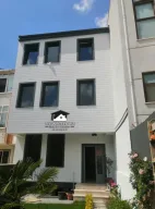 THE WHITE HOUSE ENGLISH ACADEMY