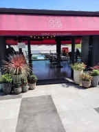 QOOQ'S cafe & restaurant