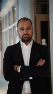 Dt. Çağdaş Yakın, Diş Hekimi